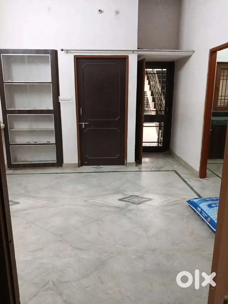 2BHK fully furnished, proper ventilation