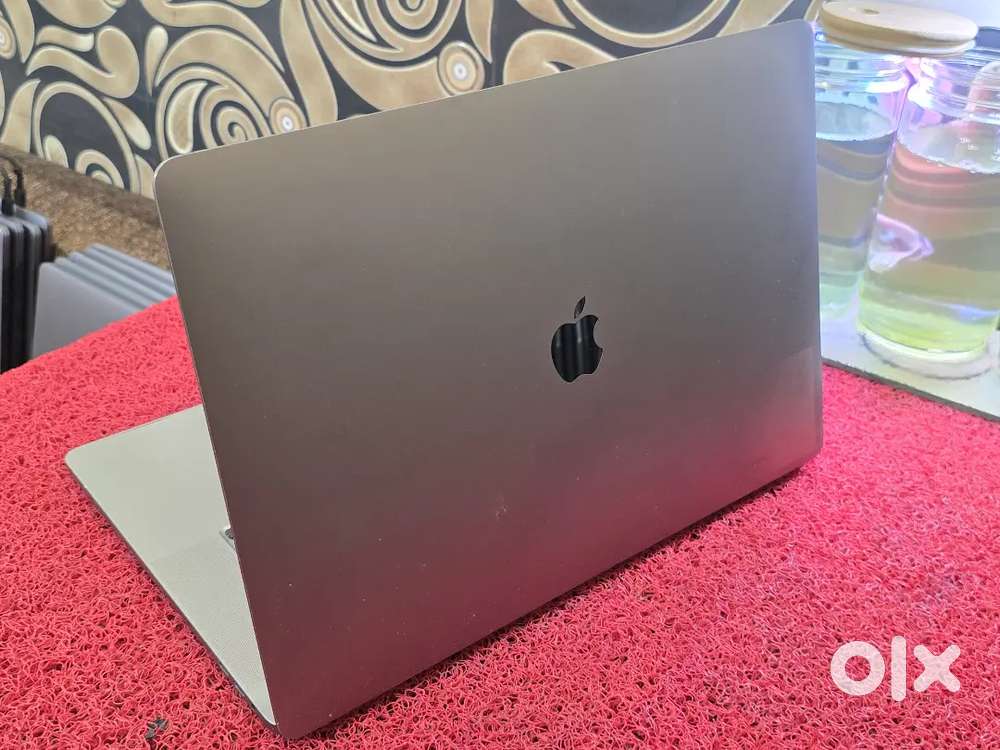 Apple Macbook Pro 2020 i7 16gb 512gb 5.5gb Graphics 16inch Retina