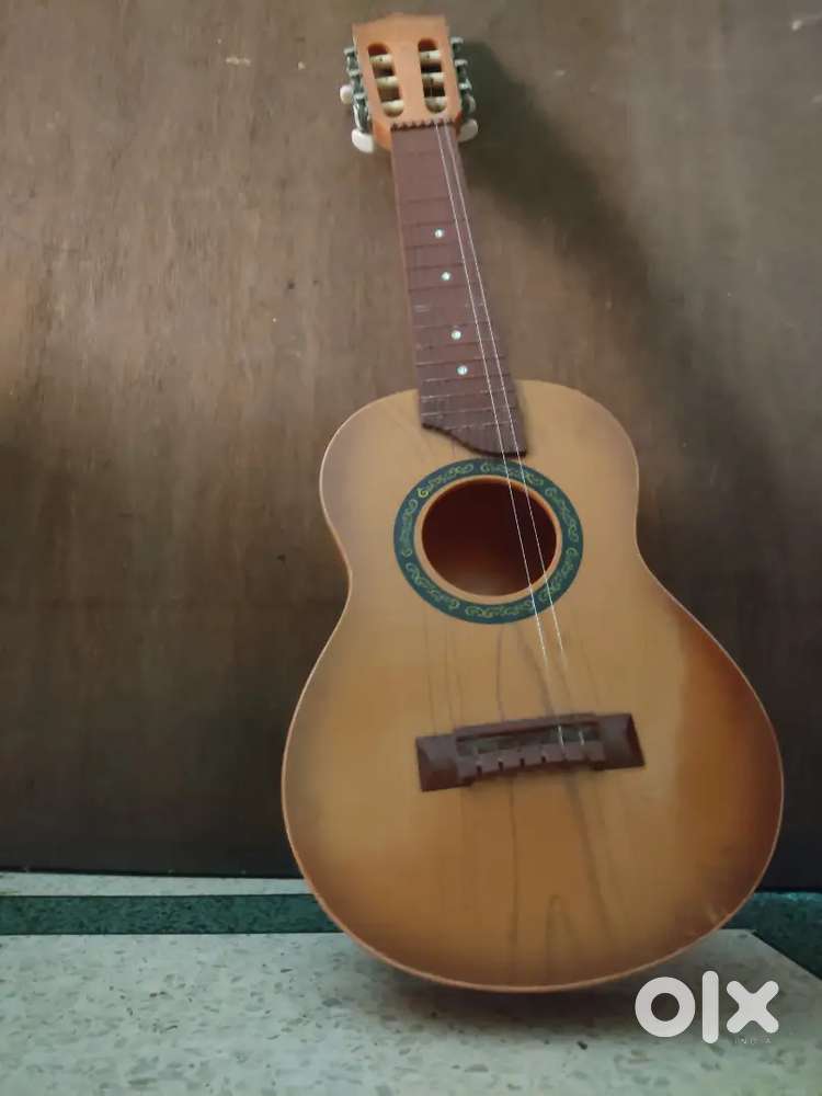 MUSICAL GUITAR