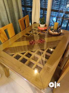 Elegant wooden 4 seater dining table