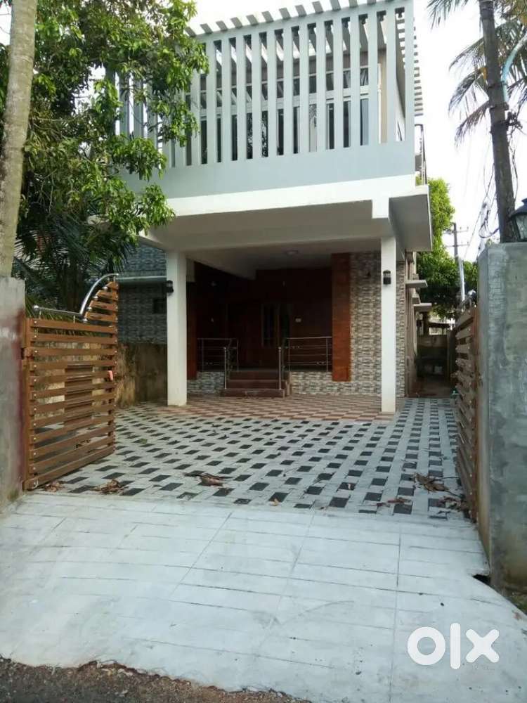4400sqft 6+ BHK House for sale in Kaloor, near KK Road