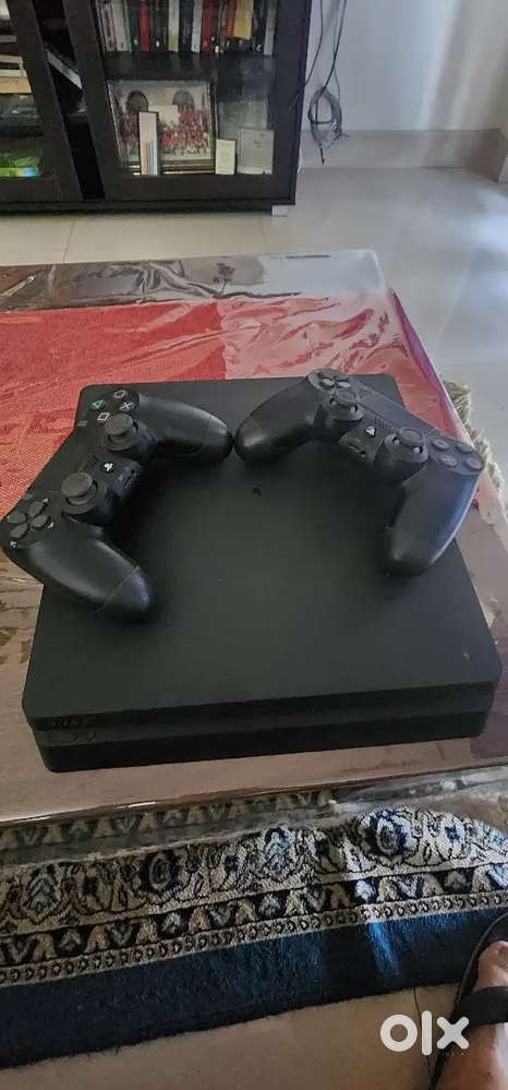 Playstation 4 slim 1tb with wireless controllers