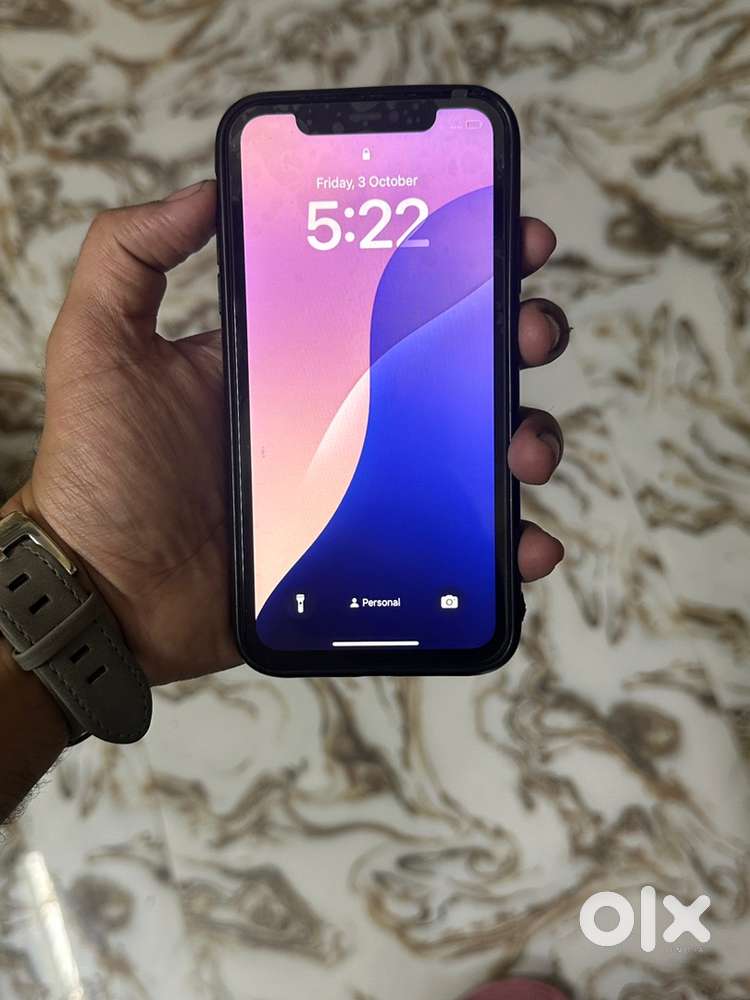 I phone 11 64gb with bill box