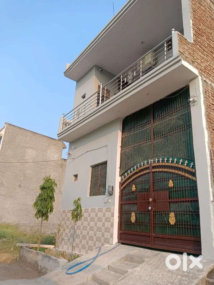 House for family with car parking and garden