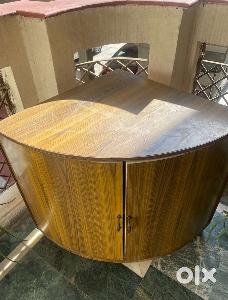 Corner cupboard
