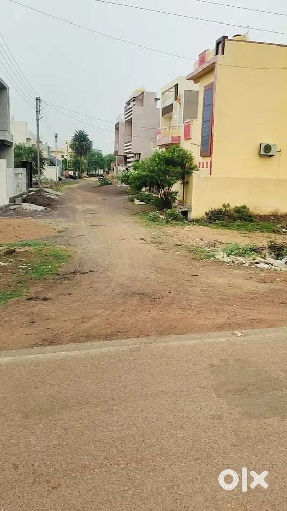 रिसाली से बोरसी 80 फीट रोड से चौथा नंबर का प्लॉट