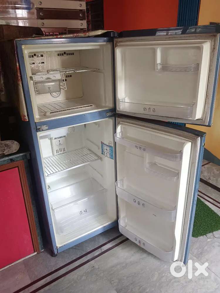 Double door fridge in good condition