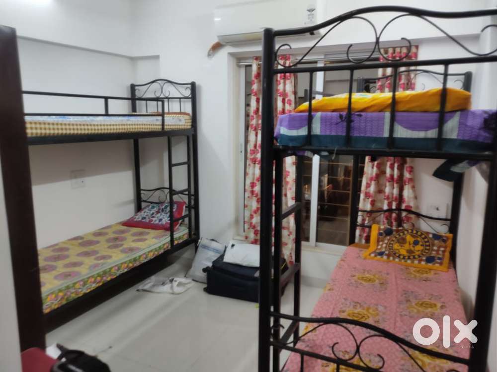 Male Andheri West near railway station walki full furnished