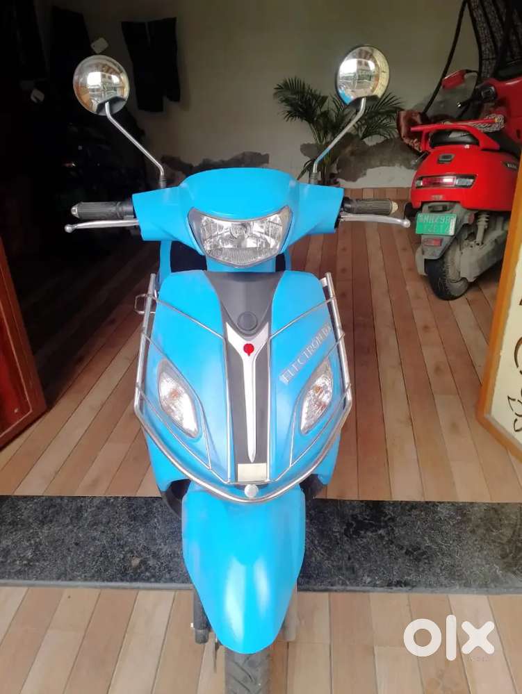 Extra vehicle