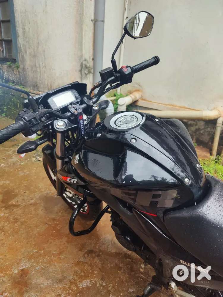 SUZUKI GIXXER