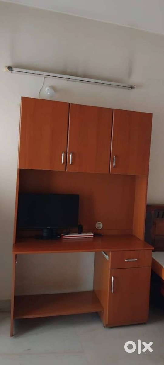 Study table with ample storage space and in excellent condition
