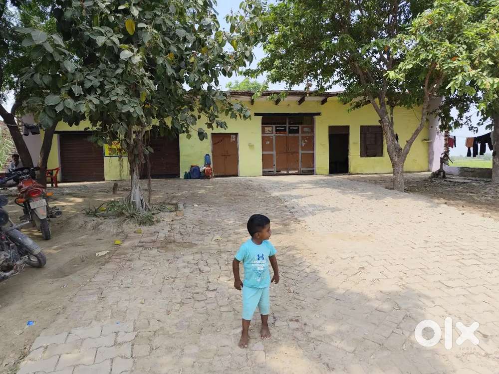 650 sq Gaj on Govardhan-Chhata Road