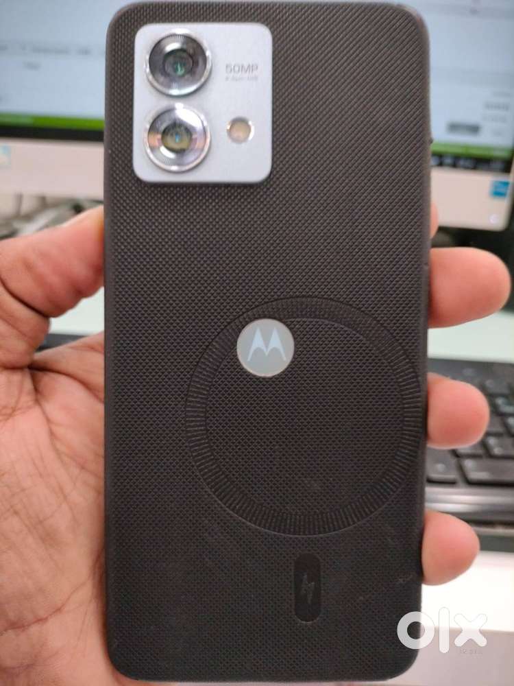 MOTO G84. 12 GB RAM 256 GB STORAGE. BILL, BOX ORIGNAL CHARGER