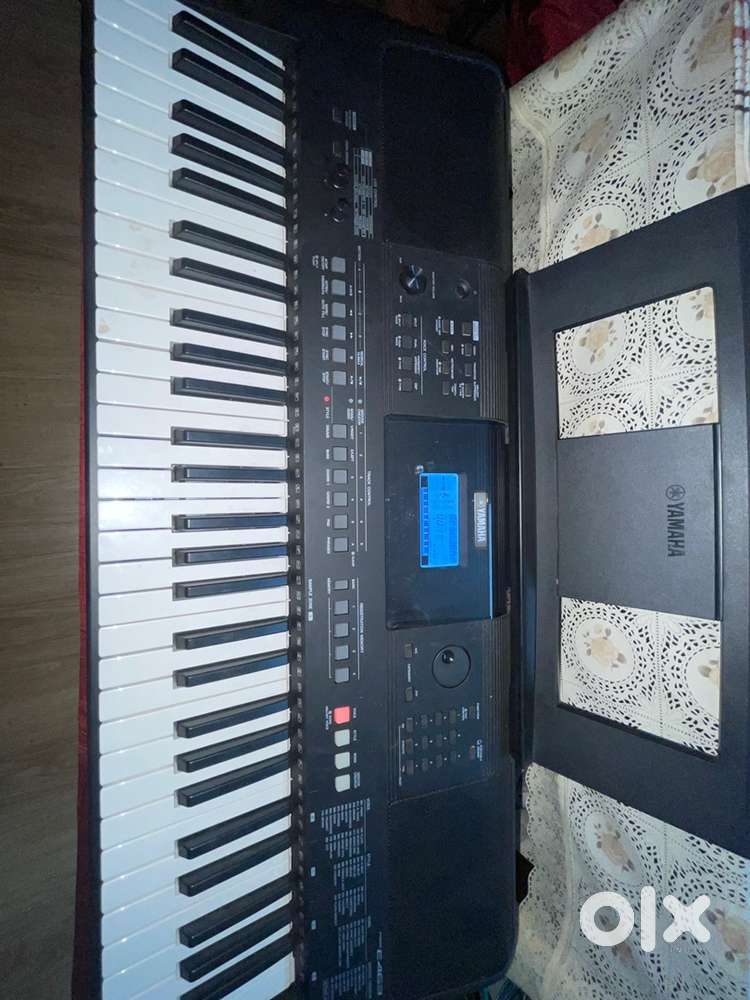 Piano psr-E463