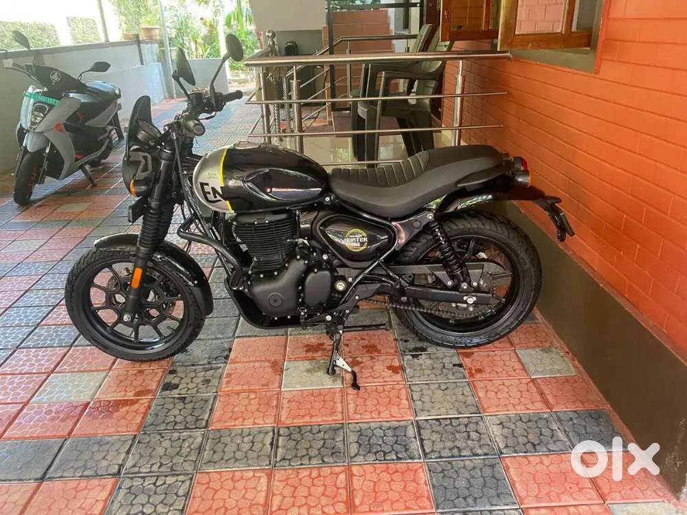 Hunter 350 topmodel Rebel black