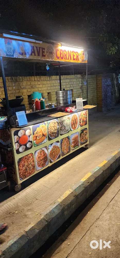 चाइनीज स्टॉल के लिए मोमो और स्प्रिंग रोल बनाने वाले लड़के की आवश्यकता