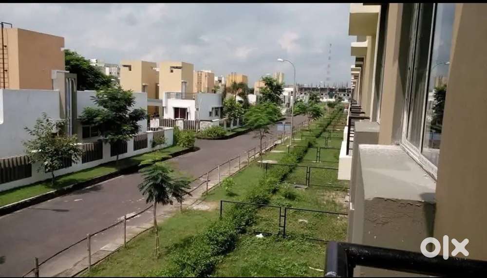 3bhk independent two in house with 2balcony,2 drawing room,3bathroom .