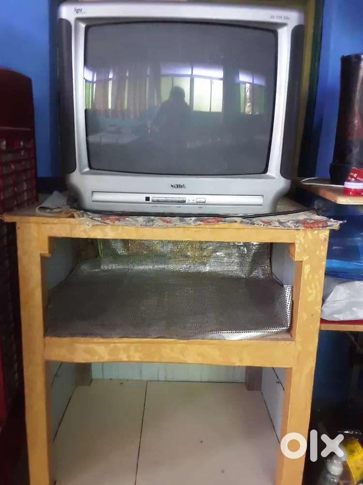 Onida 20 inches colour tv for sale with rack