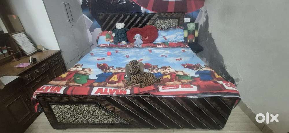 Double bed with matterress