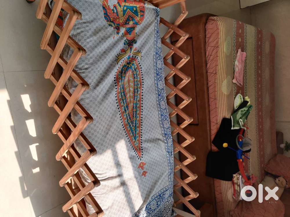 Kids foldable and portable bed