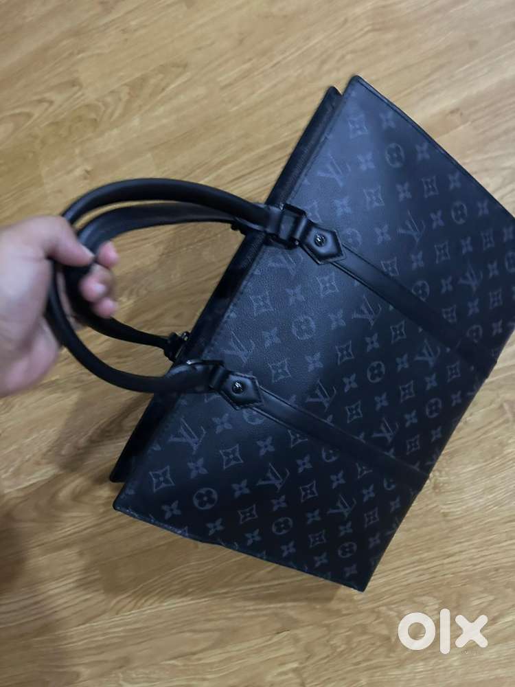 LV Laptop bag barely used in excellent condition for sale
