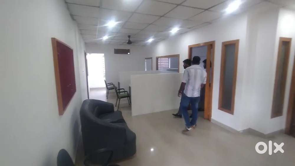 FURNISHED OFFICE 600SQFT FOR RENT @ KALOOR MAIN ROAD FRONTAGE