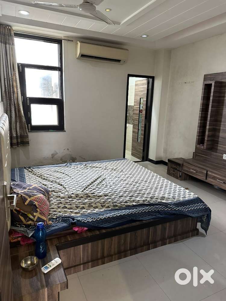 Flat sale good location with lift