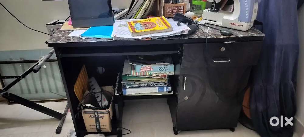 Computer Table with shelf