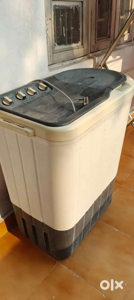Semi automatic washing machine