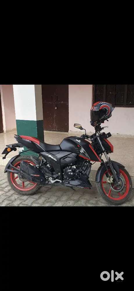 Apache rtr 160 v4 specile edition