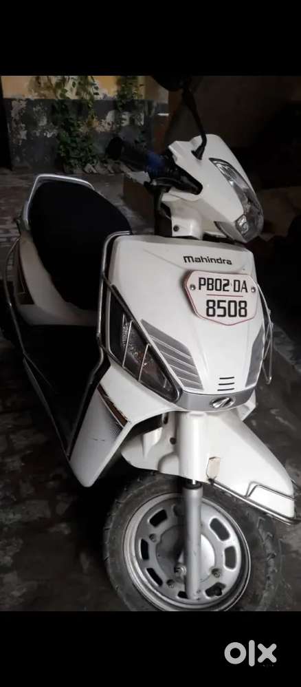 Mahindra gusto