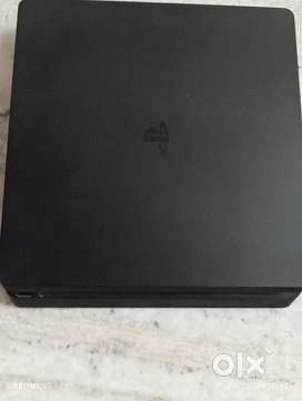 PS4 and 9 games(5 paid and 4 free)