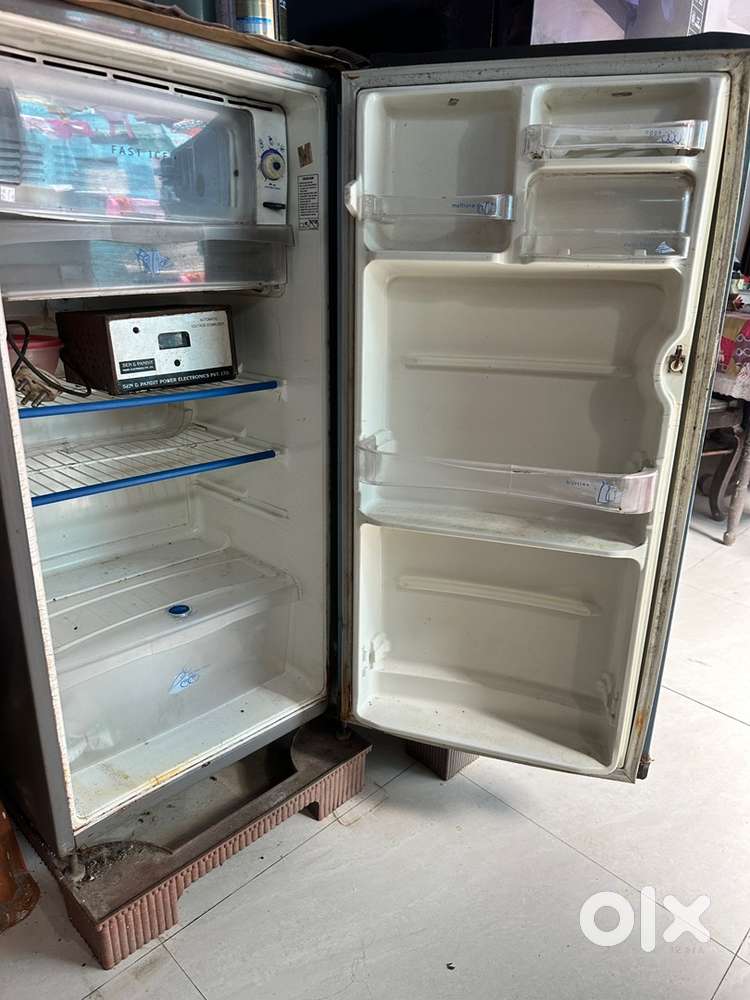 Fully functional single door fridge in great condition & in budget