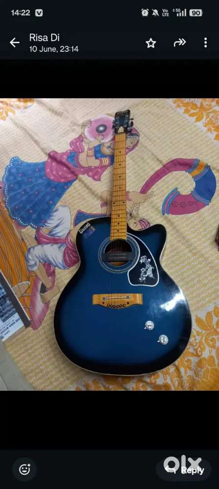 Givson guitar new price 8000 only 3 month old
