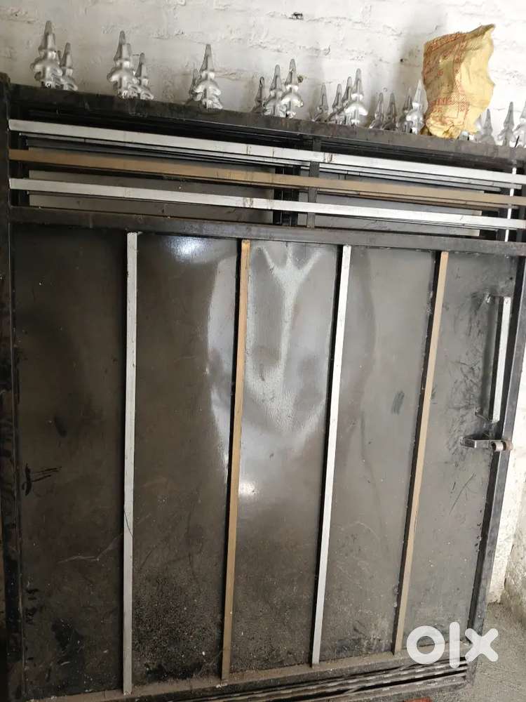 IRON GATE घर या प्लॉट के लिए दो पल्ले का लोहे का गेट 10×6.50