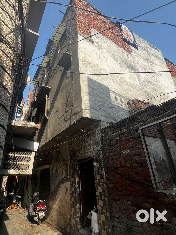 PG house for sale near golden temple and busstand.