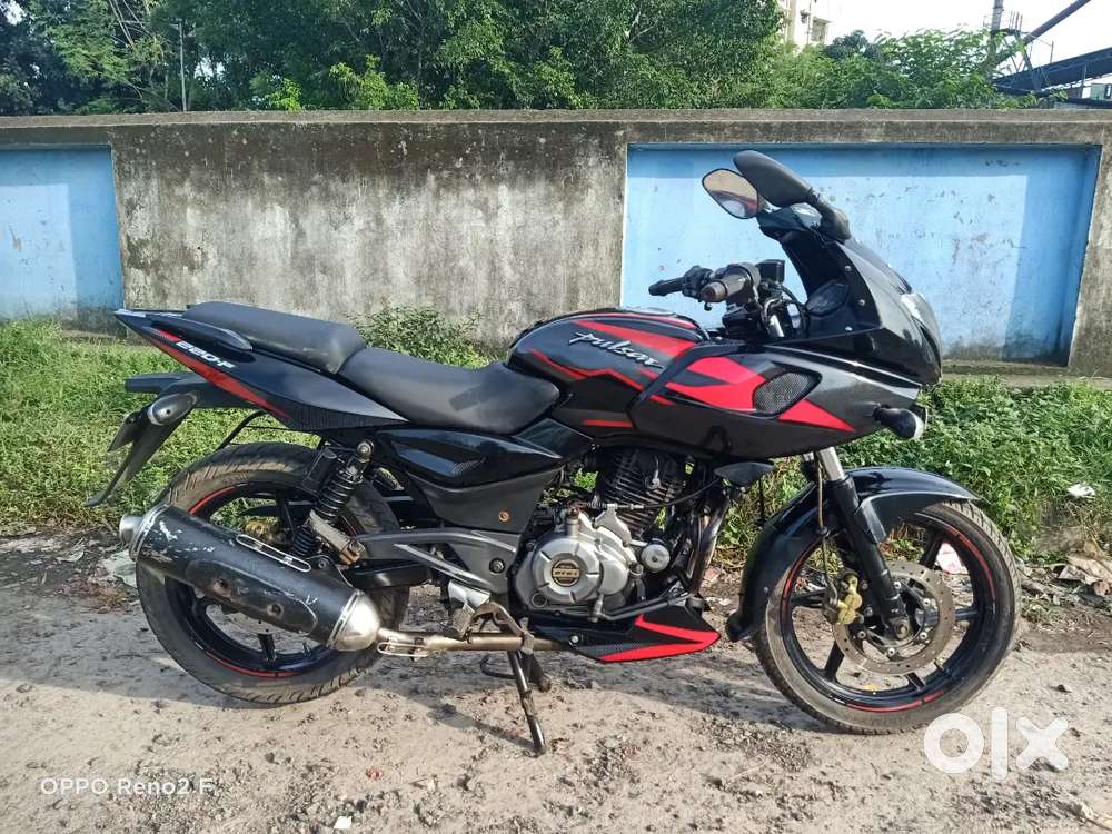 Bajaj Pulsar 220F (2017)