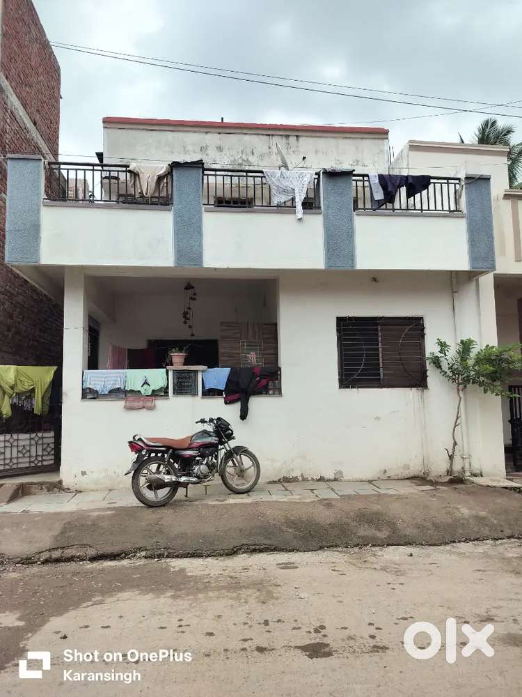 6 room hai niche 3 upar 3 pass me hospital aur mall hai piche aashram