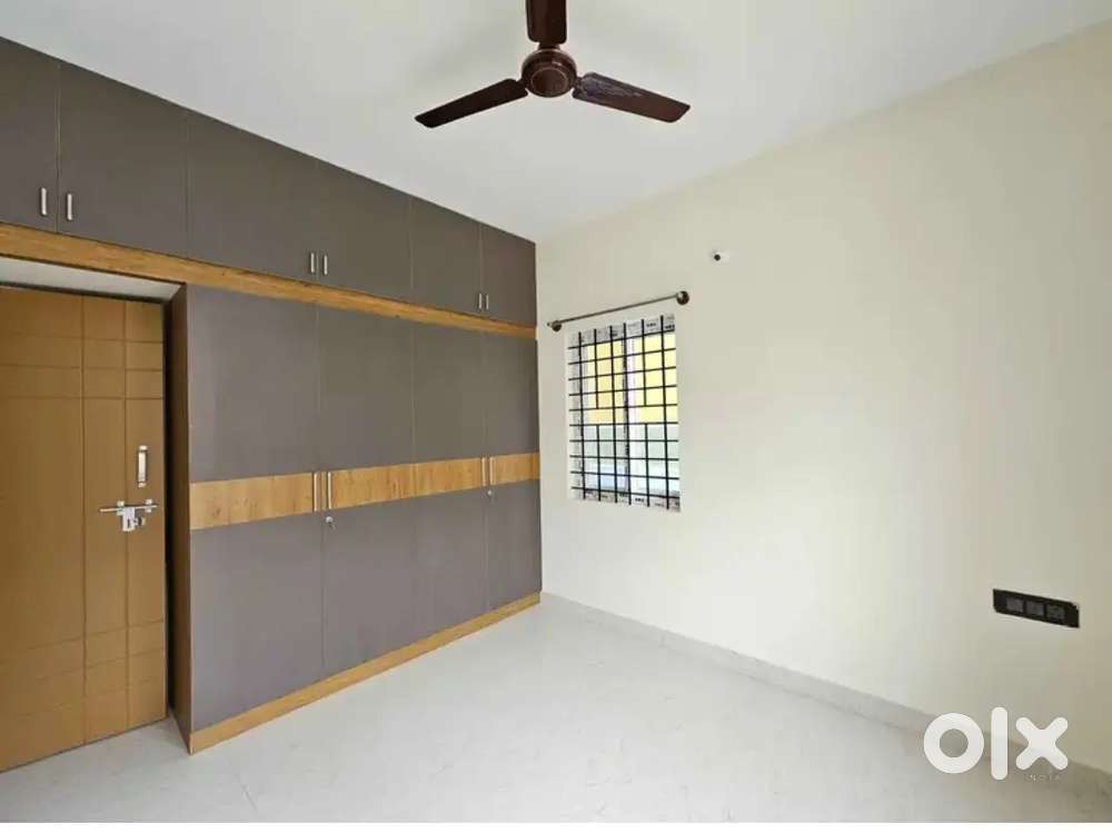 2bhk flat available for sell near Rabindro Sarovar area.