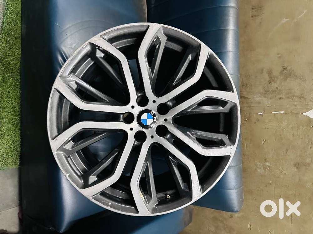 BMW ALLOY WHEELS ORIGINAL LATEST (NEW CONDITION)