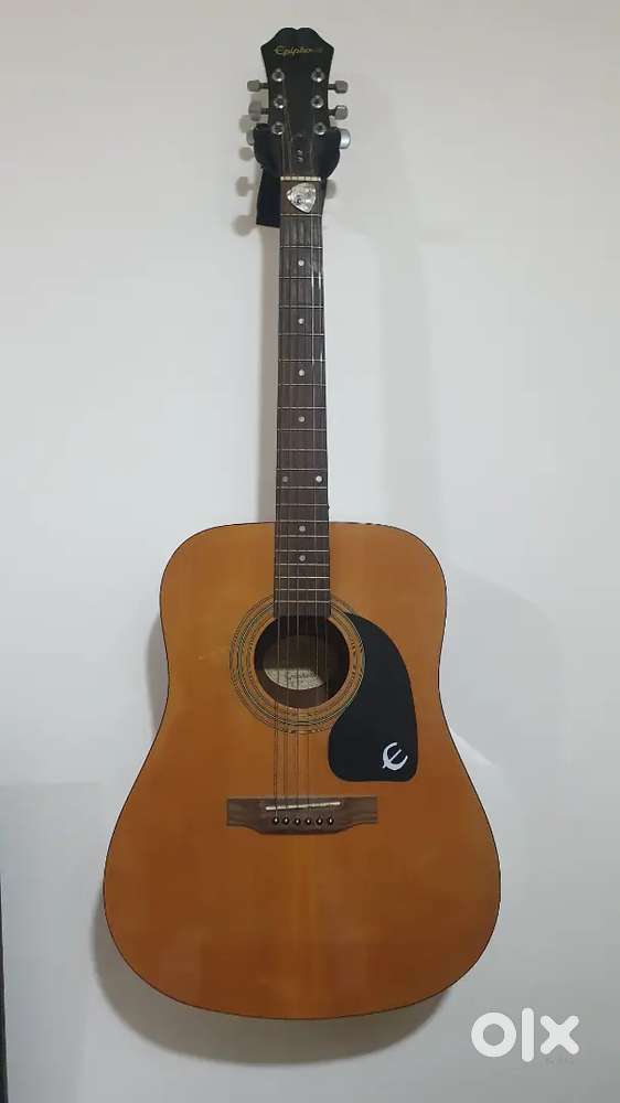 Epiphone DR100 pristine condition acoustic guitar