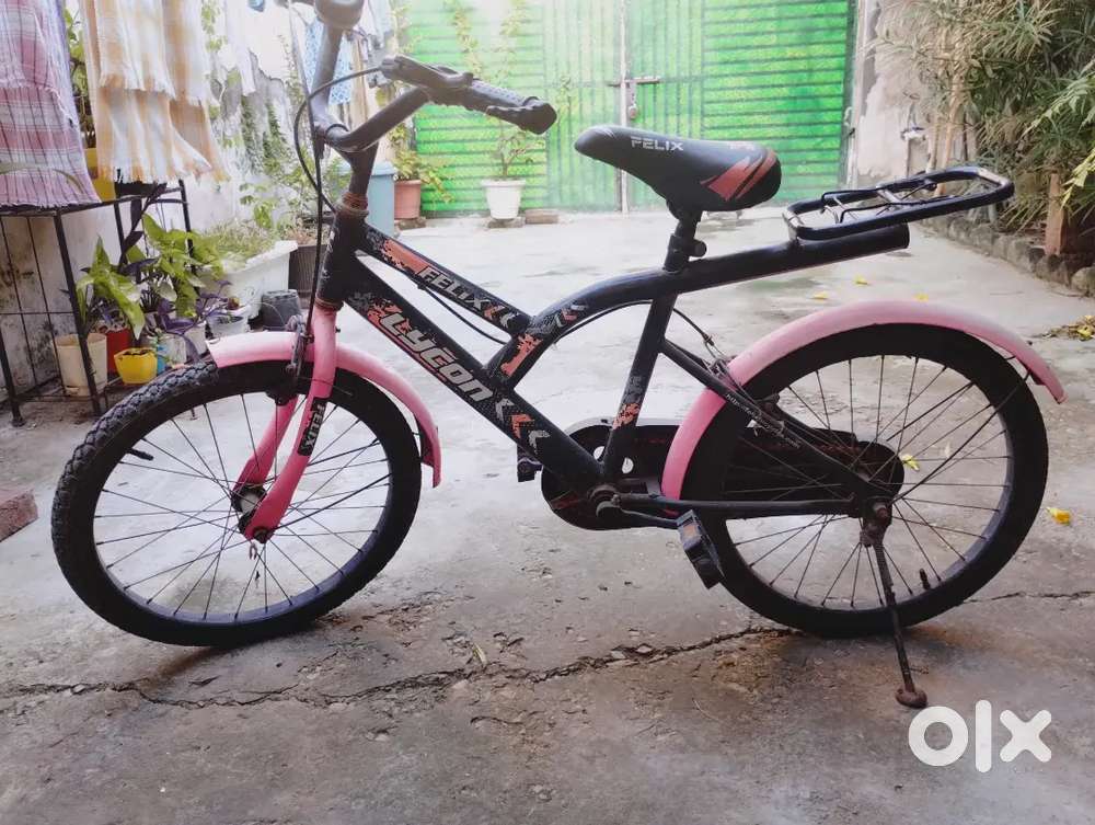 Less used cycle for 8-10 years kids for urgent sale