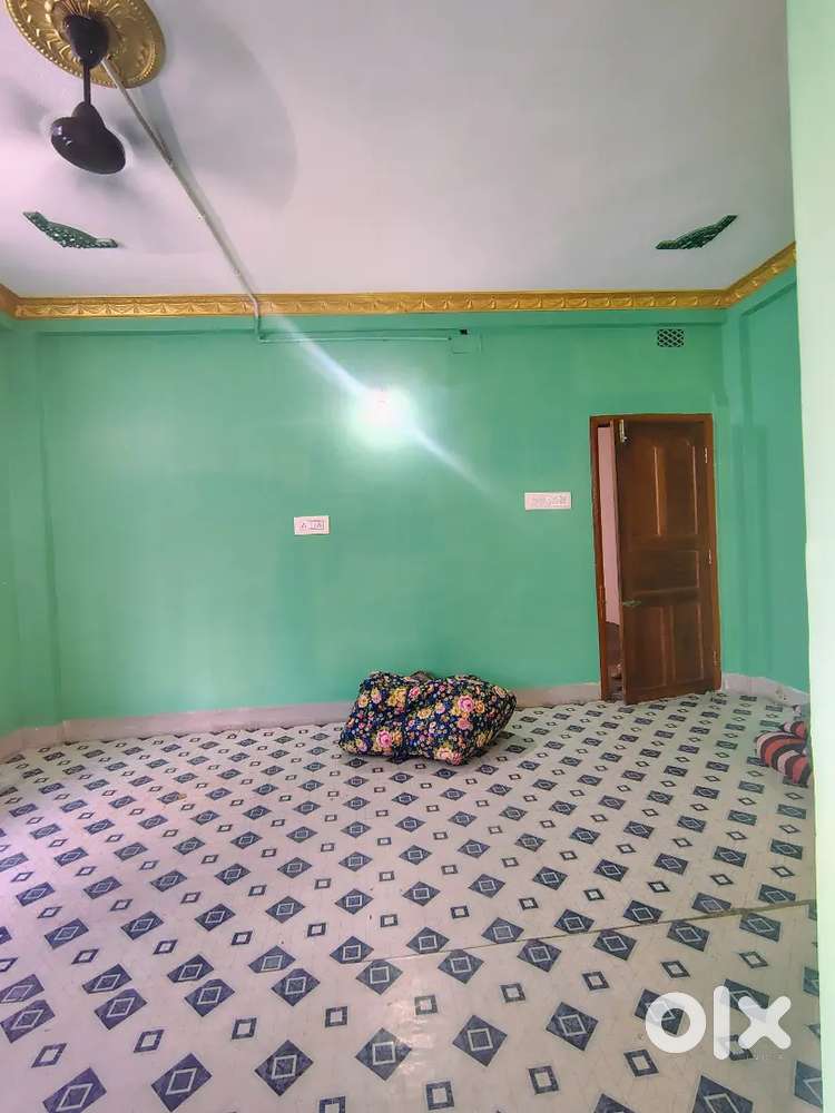 Road side room available