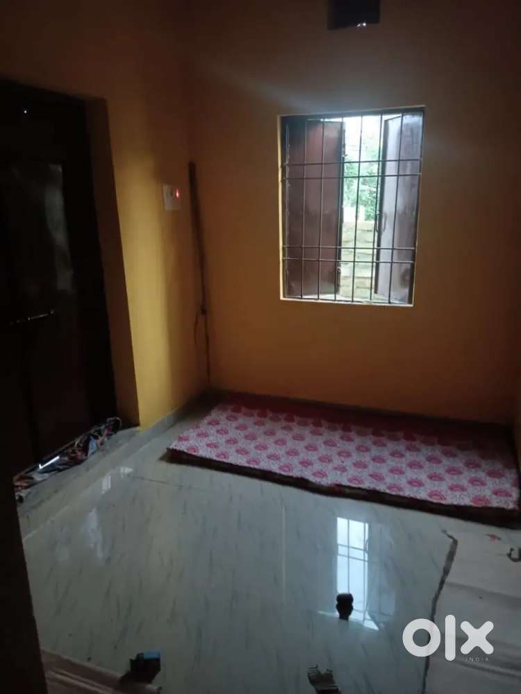 One room no kitchen common bathroom, only 1 room