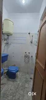 room for rent 4bhk semi furnished flat near college road