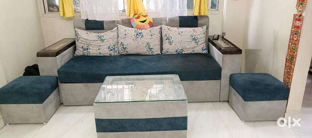 Stylish Sofa-cum-Bed with Tea Poy & 2 Stools – All-in-One Comfort!