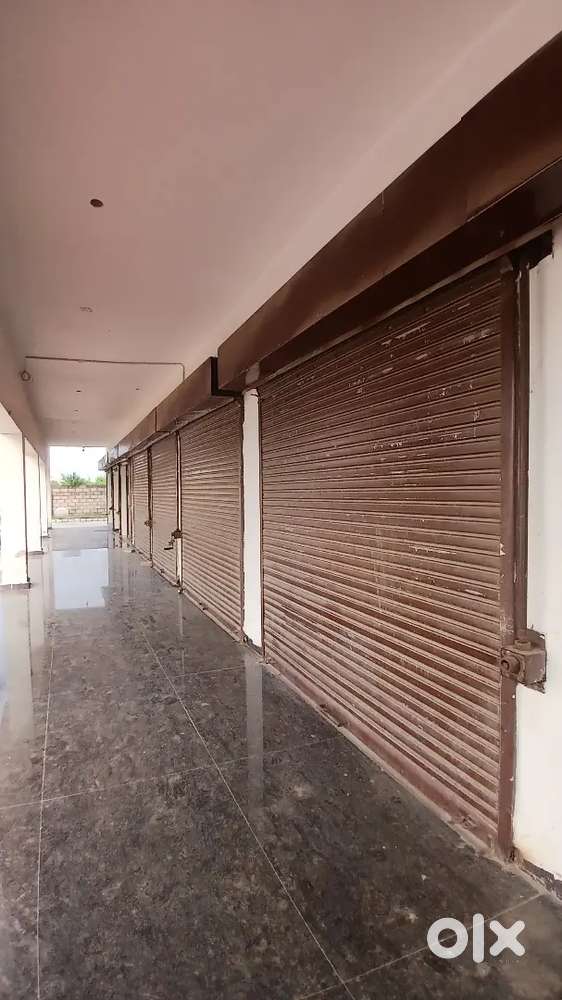 10*30 GROUND +BASEMENT BOOTH FOR RENT BANG ON AIRPORT ROAD