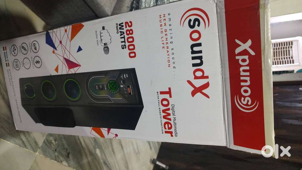 Multimedia tower speaker