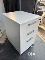 3 drawers pedestal with lock and 2 keys