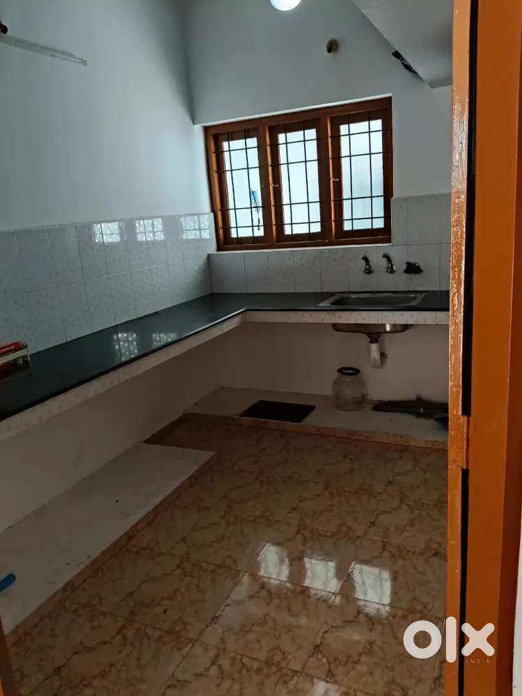 02 Bachelors room available  Near Vyttila